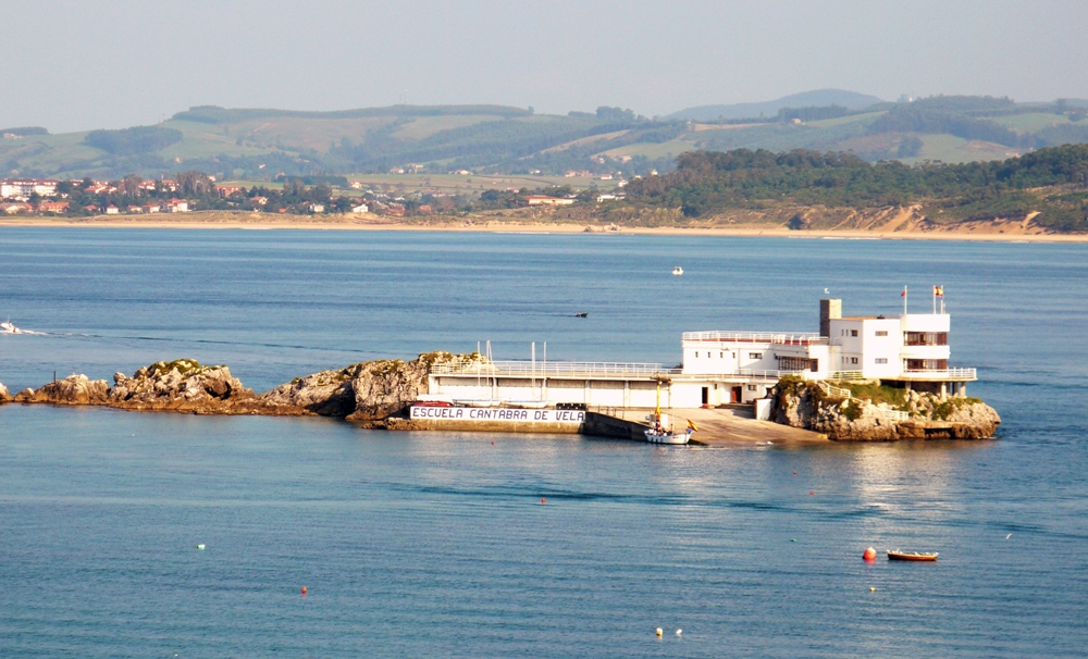 Abierto el plazo de inscripción para los cursos de vela de verano en la «Isla de la Torre» de Santander